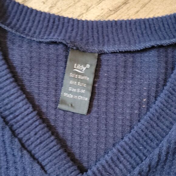 Navy knit v neck tunic size S-M 💙 - Picture 2 of 6